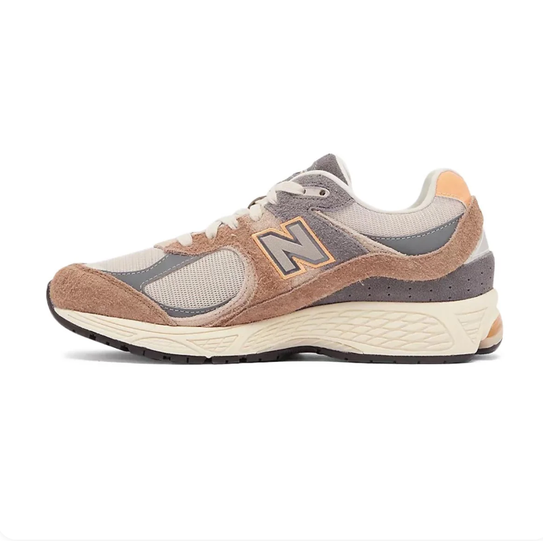 New Balance 2002R - Driftwood / Grey / Apricot