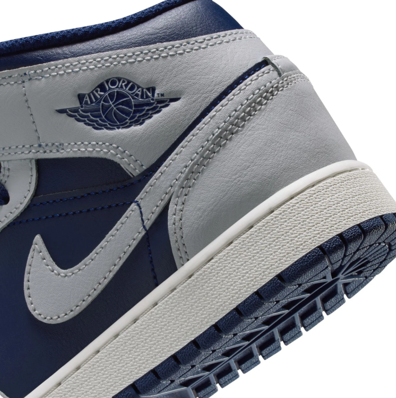Air Jordan 1 Mid - Midnight Navy / Wolf Grey / White