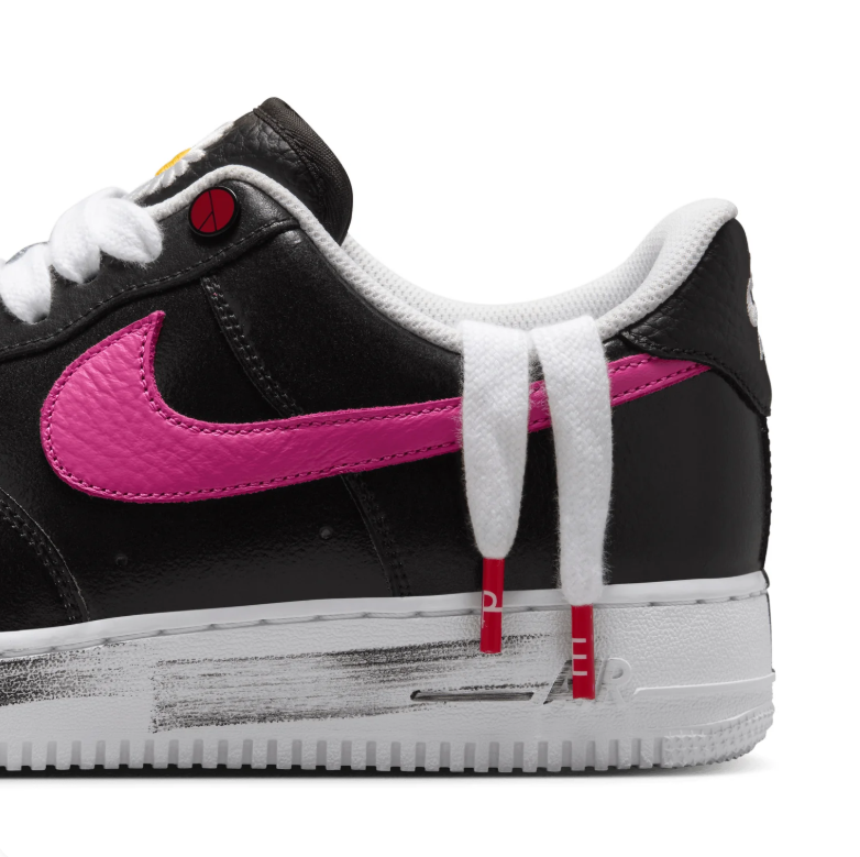 Nike Air Force 1 Low - Black / Pink Swoosh